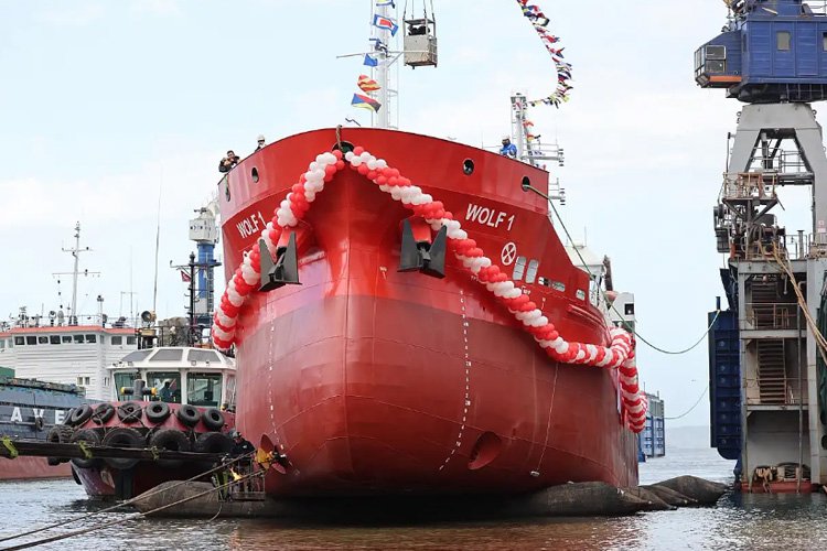 Çevreci tanker projesinin ilk gemisi WOLF-1 denize indirildi