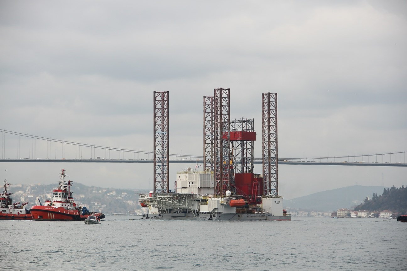 Dev platform Boğaz’dan geçti