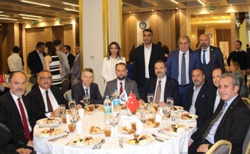 Dokuz Eylül Üniversitesi Denizcilik Fakültesi Mezunları Derneği İstanbul’da İftar Yemeği Düzenledi