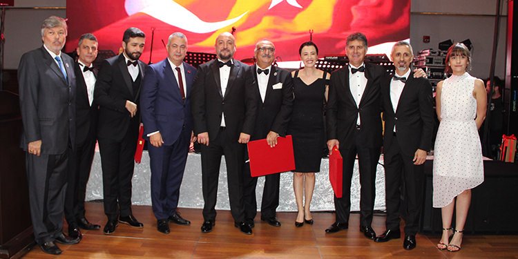 DENİZCİLİK SEKTÖRÜ CUMHURİYET YEMEĞİ’NDE BULUŞTU