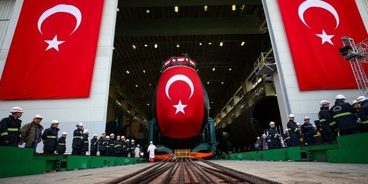 MİLLİ DENİZALTI PİRİ REİS SUYA İNDİRİLDİ