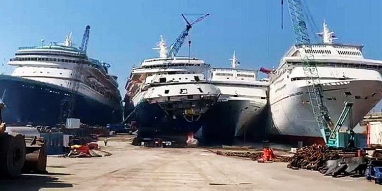 ALİAĞA SÖKÜM TESİSLERİ KRUVAZİYER LİMANINA DÖNDÜ